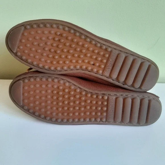 nwot MINNETONKA Deerskin Kilty moccasin in Carmel Size 6-6.5M - Picture 12 of 15